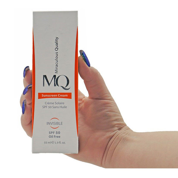 کرم ضد آفتاب بی رنگ فاقد چربی ام کیو با SPF50 حجم 55 میل